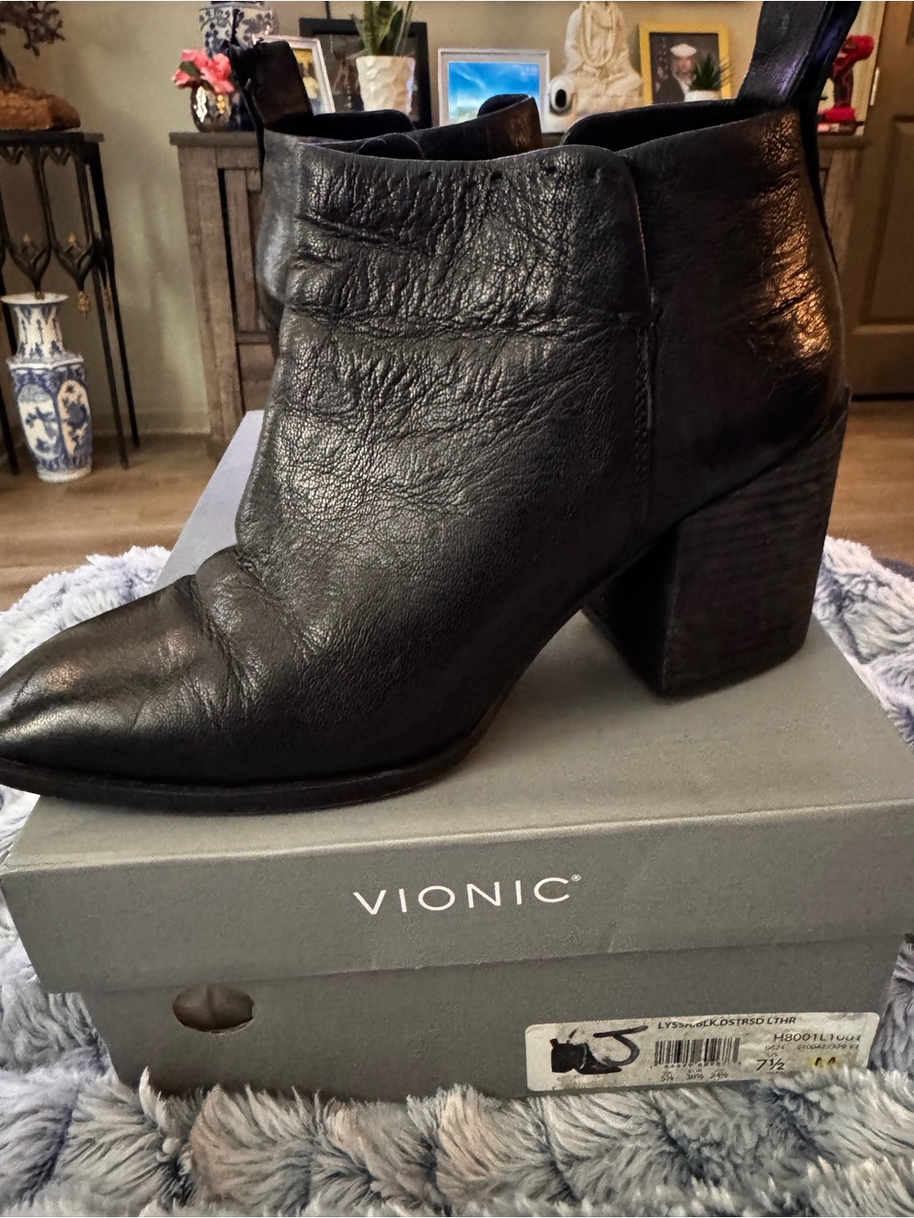 Vionic Black Leather Pointed Toe Block Heel Ankle Booties